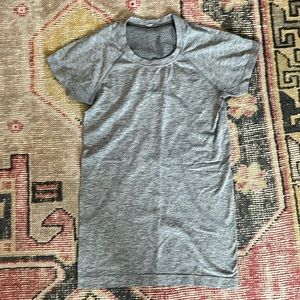 Lululemon Swifty Shirt size small
